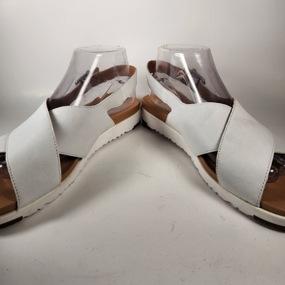 UGG Women's Kamile Sandal 10 White Leather Chris Cross Adjustable Comfort Shoe - Picture 10 of 11